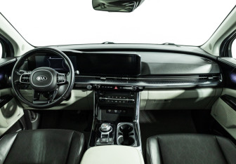 Подержанный автомобиль Kia Carnival 2021 года (15 фото)