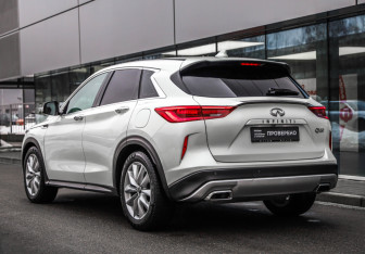 Подержанный автомобиль Infiniti QX50 2018 года (7 фото)