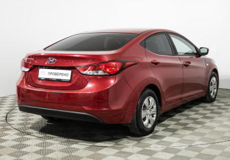 Подержанный автомобиль Hyundai Elantra Sedan 2015 года (5 фото)