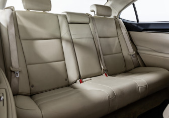 Подержанный автомобиль Lexus ES 2013 года (30 фото)