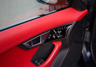 Подержанный автомобиль Jaguar F-Type Coupe 2016 года (34 фото)