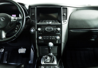 Подержанный автомобиль Infiniti FX 2012 года (15 фото)