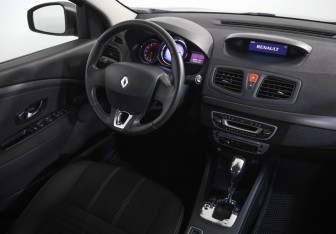 Подержанный автомобиль Renault Fluence 2016 года (8 фото)
