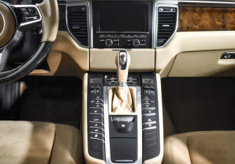 Подержанный автомобиль Porsche Macan 2014 года (16 фото)