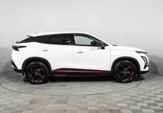 Подержанный автомобиль Omoda C5 2022 года (4 фото)