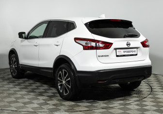 Подержанный автомобиль Nissan Qashqai 2017 года (7 фото)