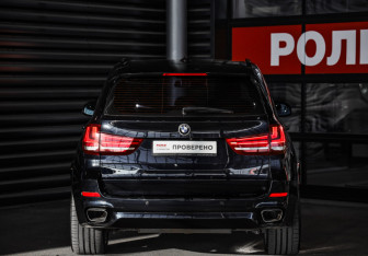 Подержанный автомобиль BMW X5 2017 года (8 фото)