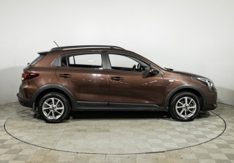 Подержанный автомобиль Kia Rio Hatchback 2021 года (4 фото)