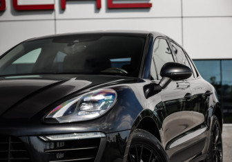 Подержанный автомобиль Porsche Macan 2016 года (2 фото)
