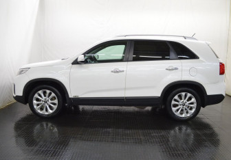 Подержанный автомобиль Kia Sorento 2017 года (8 фото)