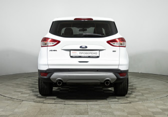 Подержанный автомобиль Ford Kuga 2016 года (6 фото)