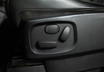 Подержанный автомобиль Land Rover Discovery 2013 года (15 фото)