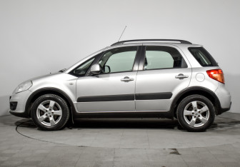 Подержанный автомобиль Suzuki SX4 Hatchback 2012 года (8 фото)