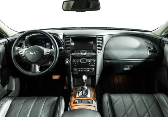 Подержанный автомобиль Infiniti QX70 2013 года (13 фото)