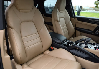 Подержанный автомобиль Porsche Cayenne 2021 года (27 фото)