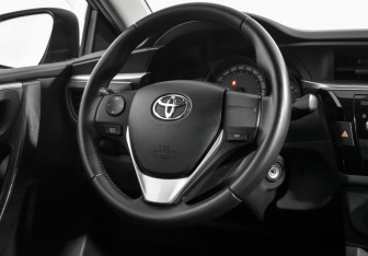 Подержанный автомобиль Toyota Corolla Sedan 2015 года (15 фото)