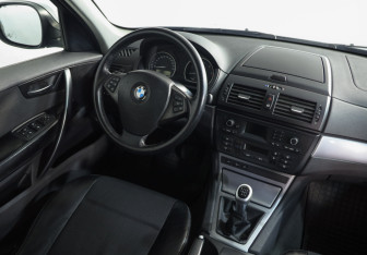 Подержанный автомобиль BMW X3 2010 года (7 фото)