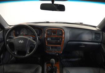 Подержанный автомобиль Hyundai Sonata 2006 года (9 фото)
