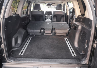Подержанный автомобиль Toyota Land Cruiser Prado 2018 года (35 фото)