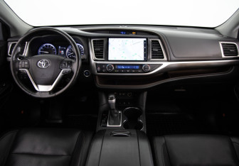 Подержанный автомобиль Toyota Highlander 2016 года (9 фото)