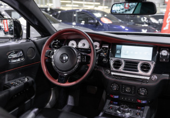 Подержанный автомобиль Rolls-Royce Wraith 2016 года (36 фото)