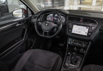 Подержанный автомобиль Volkswagen Tiguan 2017 года (10 фото)
