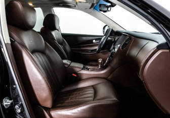 Подержанный автомобиль Infiniti QX50 2013 года (17 фото)