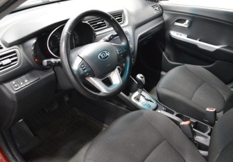 Подержанный автомобиль Kia Rio Hatchback 2014 года (10 фото)