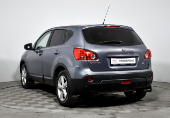 Подержанный автомобиль Nissan Qashqai 2007 года (7 фото)