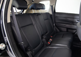 Подержанный автомобиль Mitsubishi Outlander 2020 года (12 фото)