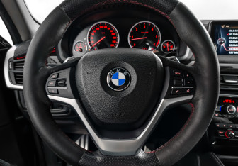 Подержанный автомобиль BMW X6 2015 года (22 фото)