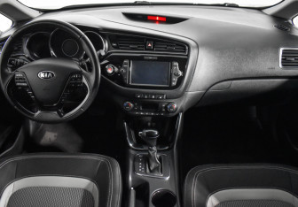 Подержанный автомобиль Kia Ceed Wagon 2018 года (13 фото)