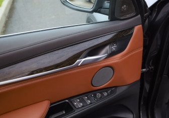 Подержанный автомобиль BMW X6 2017 года (15 фото)