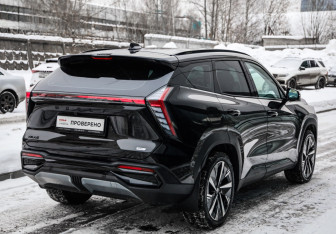 Подержанный автомобиль Geely Atlas 2024 года (5 фото)