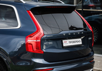 Подержанный автомобиль Volvo XC90 2019 года (12 фото)