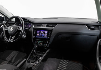 Подержанный автомобиль Skoda Octavia Liftback 2019 года (9 фото)