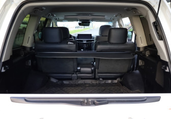 Подержанный автомобиль Lexus LX 2016 года (37 фото)