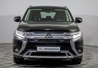 Подержанный автомобиль Mitsubishi Outlander 2019 года (2 фото)