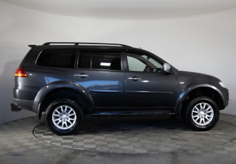 Подержанный автомобиль Mitsubishi Pajero Sport 2010 года (4 фото)