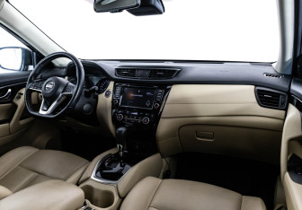 Подержанный автомобиль Nissan X-Trail 2021 года (11 фото)