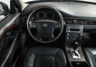 Подержанный автомобиль Volvo S80 2008 года (10 фото)