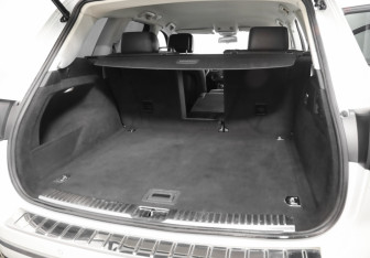 Подержанный автомобиль Volkswagen Touareg 2015 года (28 фото)