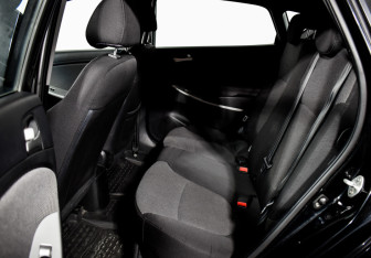 Подержанный автомобиль Hyundai Solaris Hatchback 2013 года (11 фото)