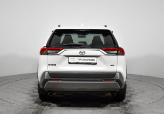 Подержанный автомобиль Toyota RAV4 2019 года (6 фото)