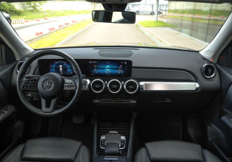 Подержанный автомобиль Mercedes-Benz GLB 2020 года (11 фото)