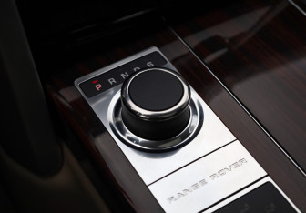 Подержанный автомобиль Land Rover Range Rover 2013 года (25 фото)