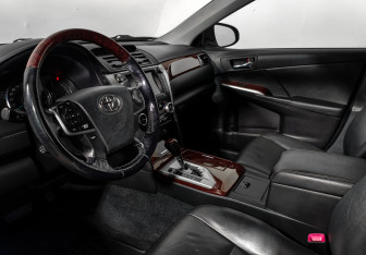 Подержанный автомобиль Toyota Camry Sedan 2011 года (9 фото)
