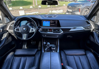 Подержанный автомобиль BMW X5 2021 года (9 фото)