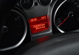 Подержанный автомобиль Ford Focus Sedan 2009 года (14 фото)