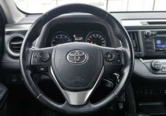 Подержанный автомобиль Toyota RAV4 2018 года (24 фото)